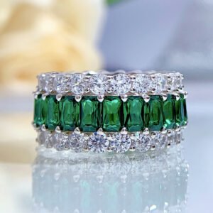 Elegant S925 Sterling Silver Ring with Emerald Zircon