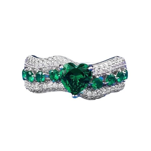 Exquisite Emerald Ring - Elegant Design for Engagement Occasions