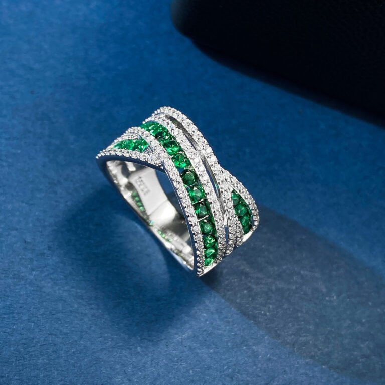 Elegant European and American Style Interwoven Emerald Ring
