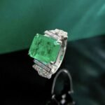 Elegant 925 Sterling Silver Oval-Cut Emerald Ring with Cubic Zirconia Accents